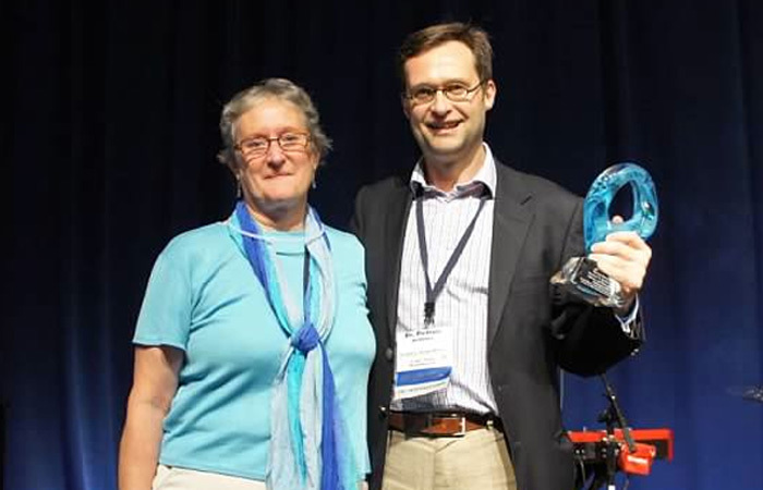 Dr Vicky Whittemore, Programme Director for the US National Institute of Neurological Disorders and Stroke (NINDS) presented the Manuel R Gomez Award to Prof Petrus de Vries at the World TSC Conference in Washington DC. Dr Whittemore was the first-ever recipient of the award.