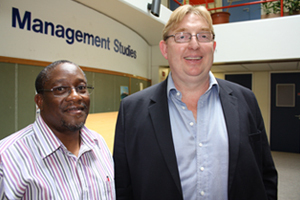 Winning team: Gao Nodoba (left) and Stuart Hendry, lecturers in the School of Management Studies, won the 2013 UCT Collaborative Educational Practice Award for two fourth-year courses they have been teaching in tandem since 2010.