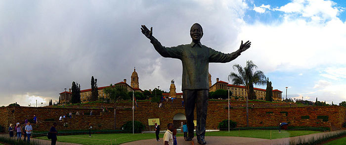 The Union Buildings in Pretoria, home to South Africa's government. Public confidence in civil servants has been severely eroded. Photo courtesy of <a href="http://en.wikipedia.org/wiki/Union_Buildings#/media/File:Mandela_Statue_Union_Buildings_Pretoria.jpg" target="_blank">Prosthetic Head</a>, accessed via Wikimedia Commons.