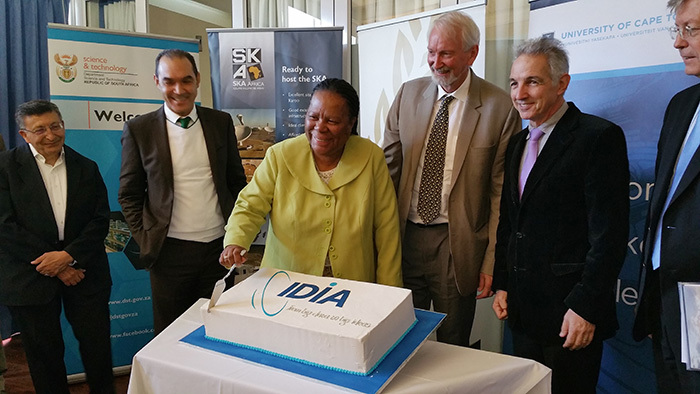 Icing on the cake: The launch of the new Inter-University Institute for Data-Intensive Astronomy (IDIA), was celebrated at a ceremonial cake cutting. Launched at the South African Astronomical Observatory, the IDIA is a partnership between UCT, the University of the Western Cape and the North-West University. In picture are (from left) Bernie Fanaroff, Prof Tyrone Pretorius (UWC), Naledi Pandor, Prof Russ Taylor, Dr Max Price, and Prof Frik van Niekerk (NWU).