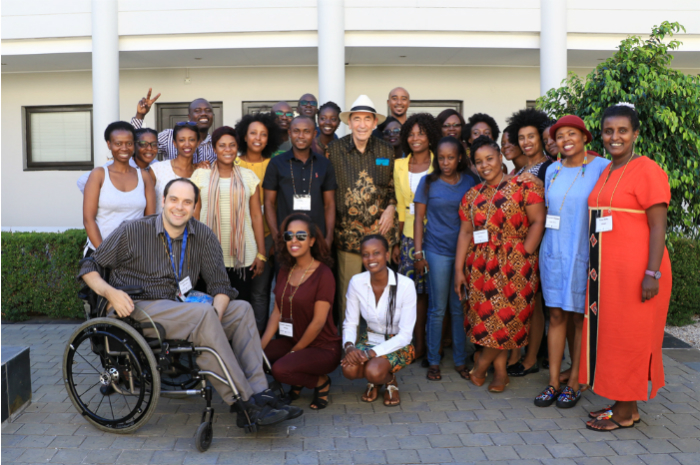 The 2017 cohort of the Emerging African Leaders programme pose with Justice Albie Sachs.