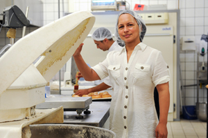 <b>Bread winner:</b>UCT's Dr Roslynn Baatjies of the Centre for Occupational and Environmental Health Research (School of Public Health and Family Medicine) conducted the country's first study of occupational allergy and asthma among commercial bakery workers.