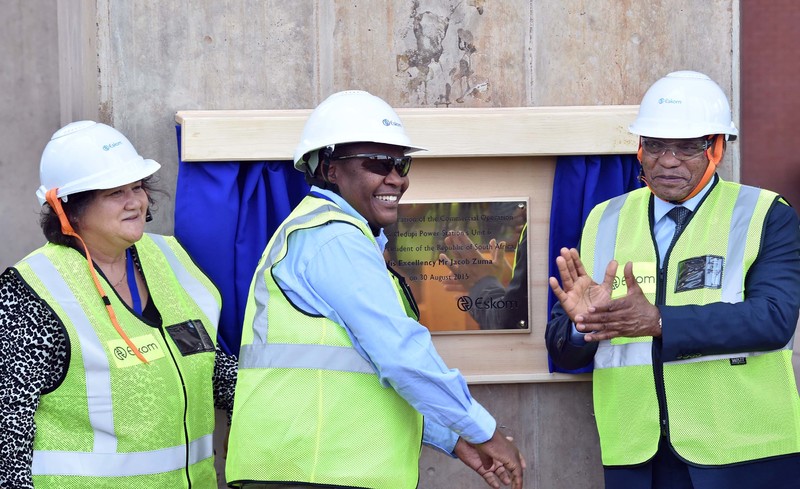 President Jacob Zuma joined by Public Enterprise Minister Lynne Brown and Eskom acting Chief Executive Brian Molefe officially open the Medupi Power Station Unit 6. (Photo: GCIS)