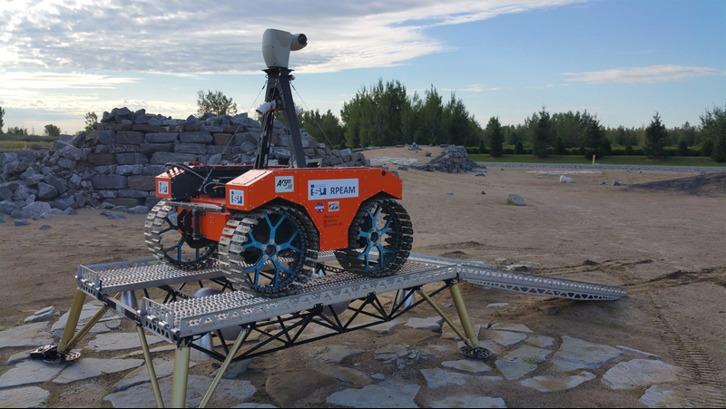 Mission Control Academy rover sitting atop a lander at the start of simulated Mars mission. Photo Paul Rocco.