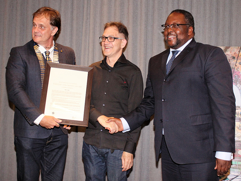 Kevin Bingham, outgoing president of the South African Institute of Architects, Prof Iain Low and Minister of Public Works Nkosinathi Nhleko.