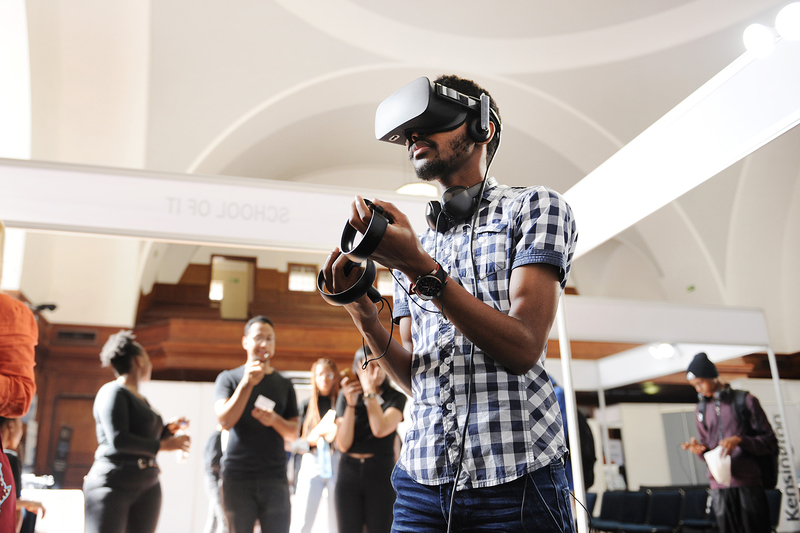 The popular virtual reality headset, Oculus Rift 3, drew crowds throughout UCT’s annual TechFest.