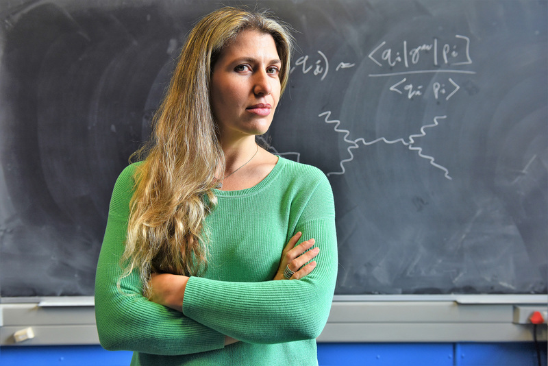 Assoc Prof Amanda Weltman, theoretical physicist in UCT’s Department of Mathematics & Applied Mathematics, says it’s especially important for women pursuing a career in science to surround themselves with excellence, and to always aim high.