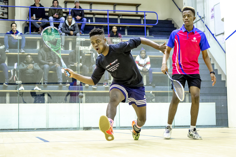 First-year students Amukelani Zitha (UJ no 3) and Sipho Ncube (TUT no 3) in the 8/9 playoff of the Men’s A section.