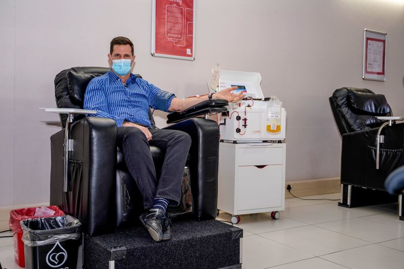 SANBS CEO, Dr Jonathan Louw, was among one of the first people diagnosed with COVID-19 in South Africa. He is giving back by making the country’s first convalescent plasma donation. 