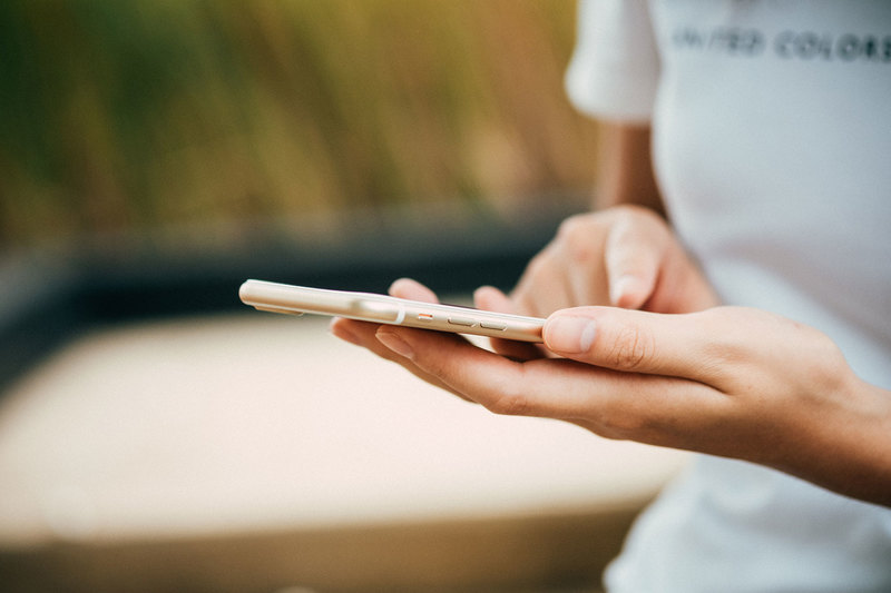 Two UCT honours students developed apps that will help benefit the community of Ocean View in Cape Town during COVID-19. <strong>Photo </strong><a href="https://www.pexels.com/photo/blur-cellphone-close-up-device-369376/" target="_blank">Pexels</a>.