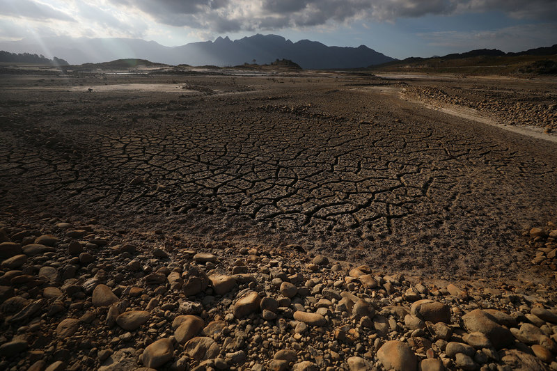 An invited commentary by six UCT authors outlines gaps in the country’s actions and preparedness for climate change and rising temperatures.
