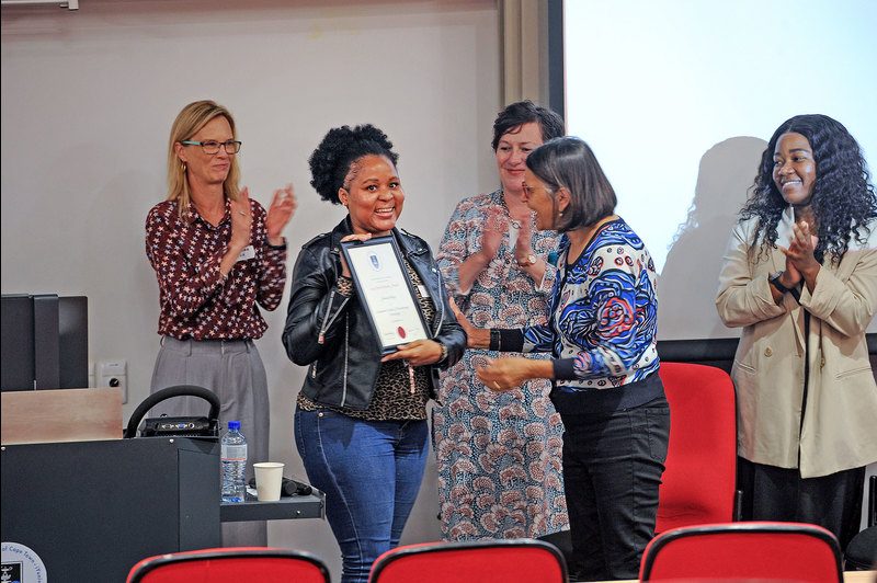 Nomusa Ntinga receives her award.