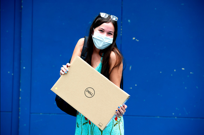 1 700 laptops were distributed to first-year UCT students in 2021. <b>Photo</b>&nbsp;Lerato Maduna.