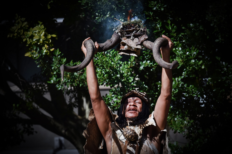Khoi and San land cleansing ceremonies were held at three locales  on UCT’s campuses, led by the A/Xarra Restorative Justice Forum.  The rituals are an important part of the Khoi and San spiritual  heritage, with a restorative significance at UCT.