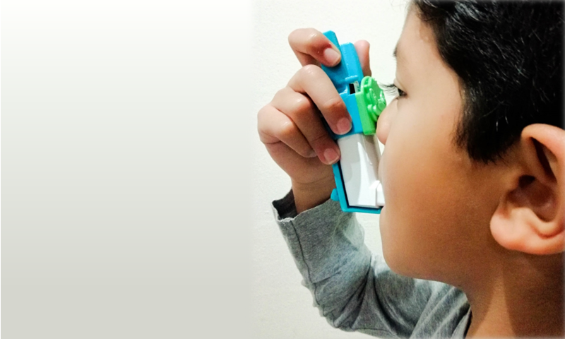 The Easy Squeezy has been developed by a team of biomedical engineers and a clinician at UCT to dramatically reduce the force required to activate metered-dose asthma pumps. (© UCT)