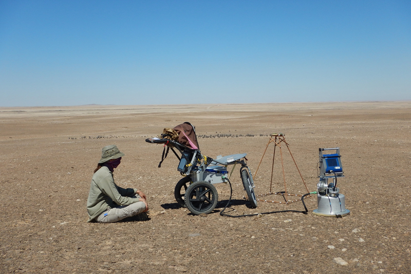 Dr Johanna von Holdt spent about a month in the Namib desert, using a combination of satellite imagery and ground measurements from a portable wind tunnel to test dust emissions at selected sites. 