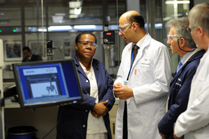 Minister surveys science and technology at UCT