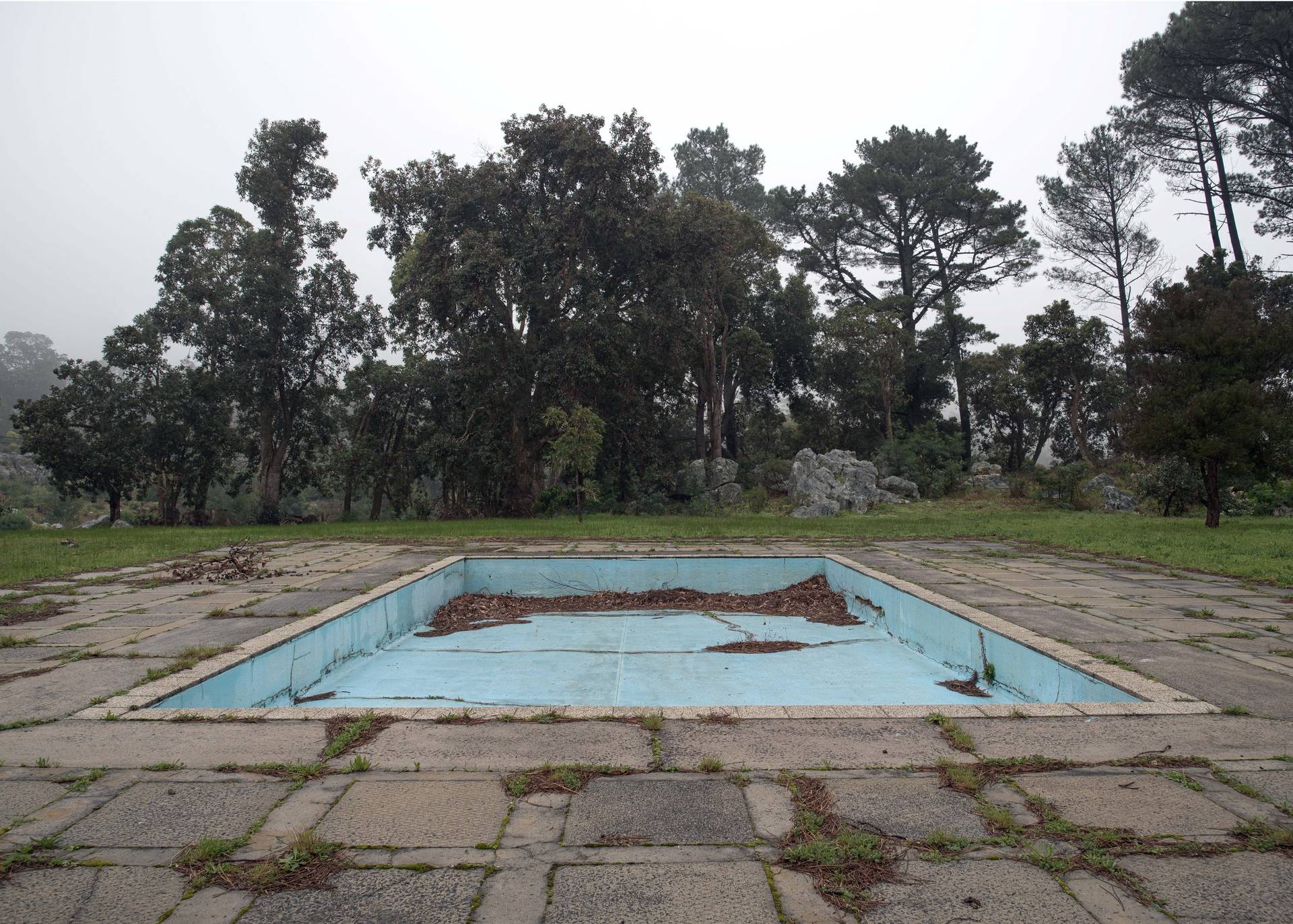 A pool located at the Steenbras Dam. Ironic that a pool located about 50 m from the Steenbras Dam is itself empty and dilapidated.