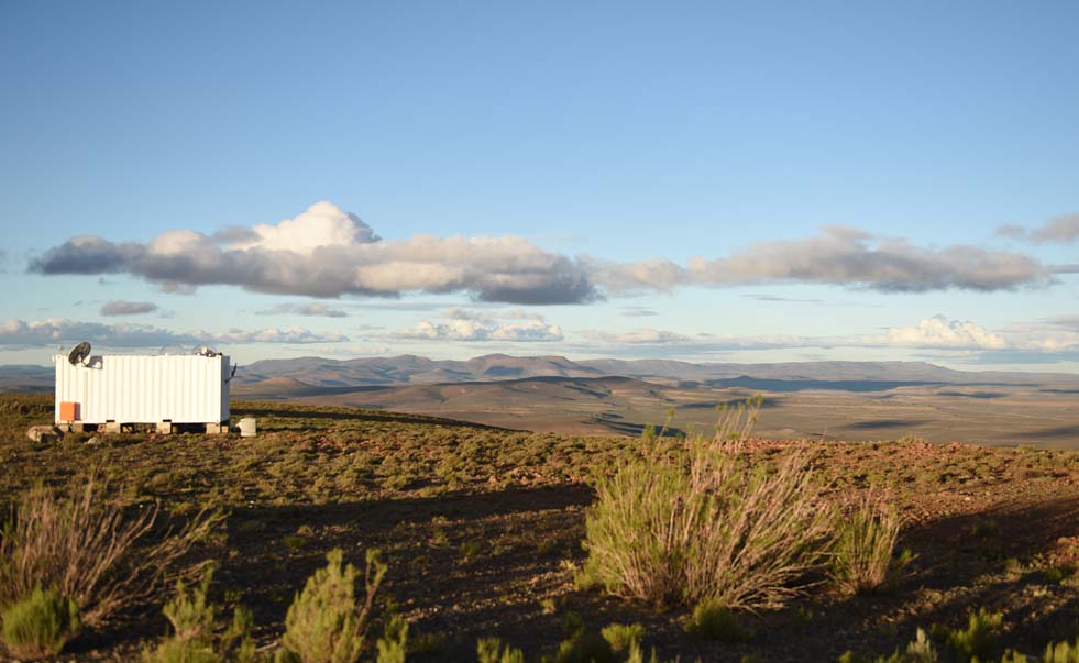 The MeerLICHT telescope is situated in the small Northern Cape town of Sutherland, which is located 1 450 m above sea level. This makes the town’s night skies among the world’s clearest and darkest – perfect for stargazing.