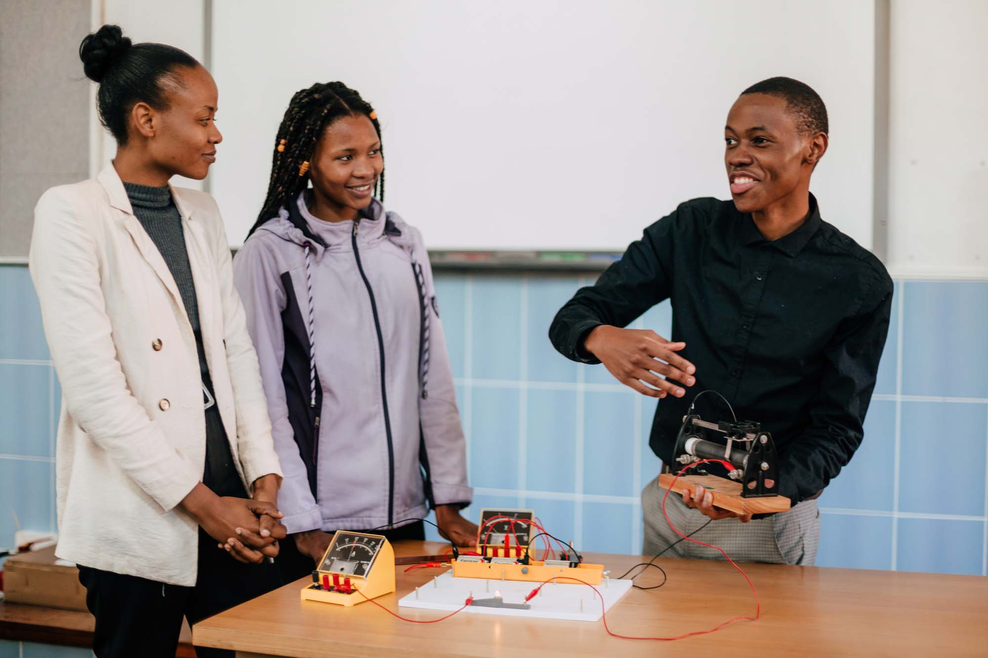 On World Teachers’ Day on 5 October, three graduates unpacked what drove their decision to embark on UCT’s Post Graduate Certificate in Education, and make the switch to teaching. Photo Robyn Walker.