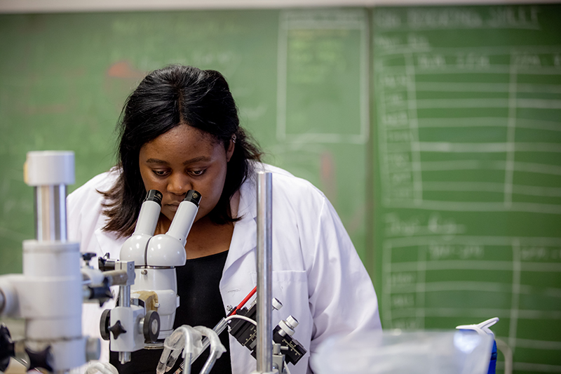 Amalia Awala is a UCT postgraduate researcher in neuroscience. Photo Karin Schermbrucker, Slingshot Media.