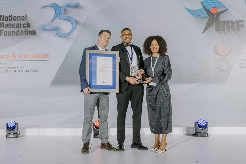 Dr Itumeleng Monageng (centre) leads research on binary stars at UCT and SAAO
