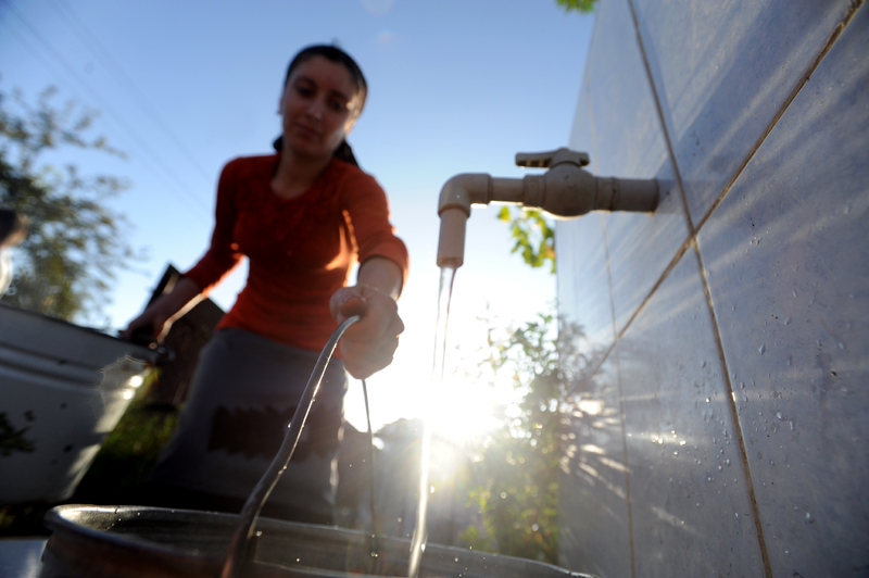 Woman collecting water in rural Azerbaijan by <a href="https://www.flickr.com/photos/worldbank/8206741606/in/set-72157608066422023" target="_blank">Alison Kwesell for the World Bank</a>.