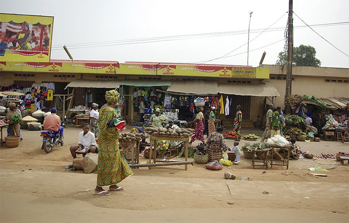 Ouando Market in Porto Novo, Benin. (Photo by Babylas, accessed via <a href="https://commons.wikimedia.org/wiki/File:Marche_ouando_porto-novo.jpg" target="_blank">Wikimedia Commons.</a>)