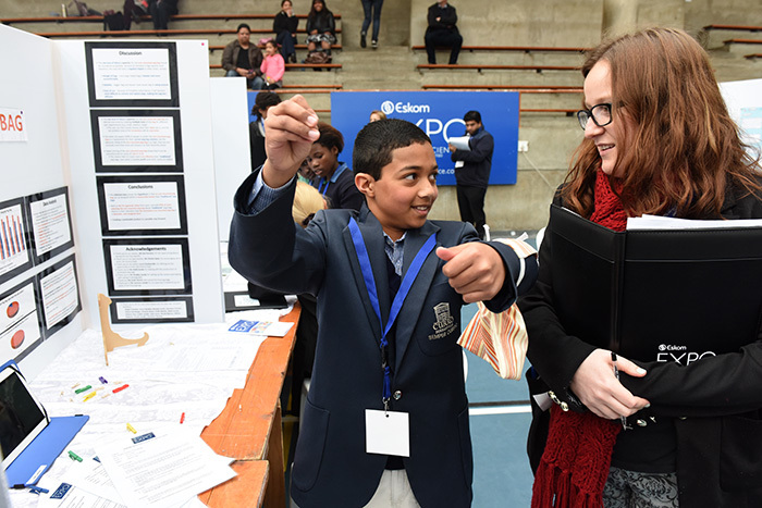 Bright minds: UCT hosted the 33rd Eskom Cape Town Expo for Young Scientists (Primary and Junior participants). In the picture is Judge Tiffany Elliott (actuarial analyst at Medscheme) with Grade 6 learner Liam Jacobs of Durbanville. Liam designed a peg bag that fits on the arm for ease of access and transportability.