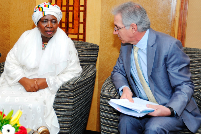 Chair of the African Union Commission, Dr Nkosazana Dlamini-Zuma (left), will deliver the keynote address at the opening of the China-Africa Colloquium that will be hosted at UCT on 21 and 22 May. Dlamini-Zuma is pictured here with UCT vice-chancellor Dr Max Price in March this year at the launch of the African Research Universities Alliance (ARUA) which took place in Dakar, Senegal.