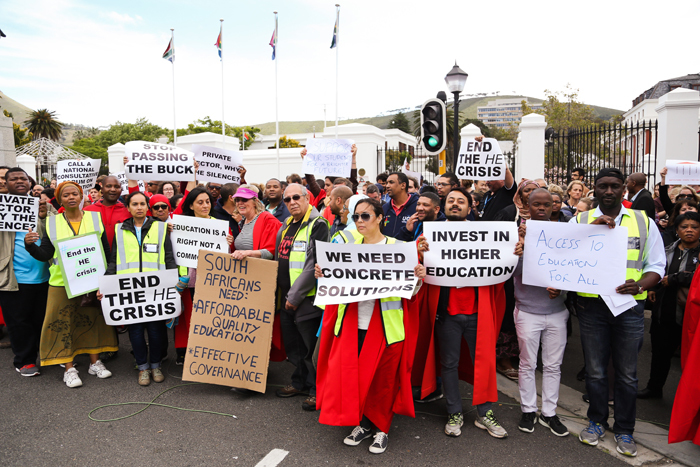 Academics led a picket at Parliament on 22 September 2016 to urge the government to improve its funding of the higher education sector.