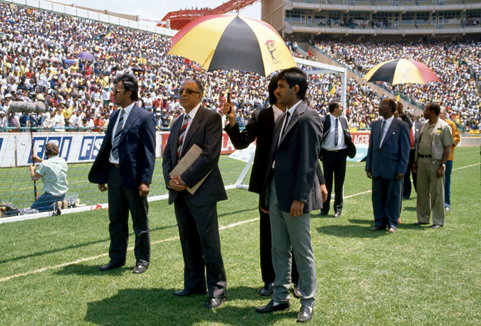 Ahmed Kathrada arrives at an ANC rally for released leaders, including Walter Sisulu. Soweto, 29 October 1989. <b>Photo</b> Zubeida Vallie / UCT Libraries Digital Collections.