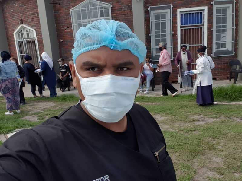 Dr Randall Ortel, with the support of Dr Elma de Vries, a family physician at the Heideveld community health clinic and senior lecturer in the Division of Family Medicine, has been assisting the Manenberg community with COVID-19 screening and testing and health promotion efforts. 