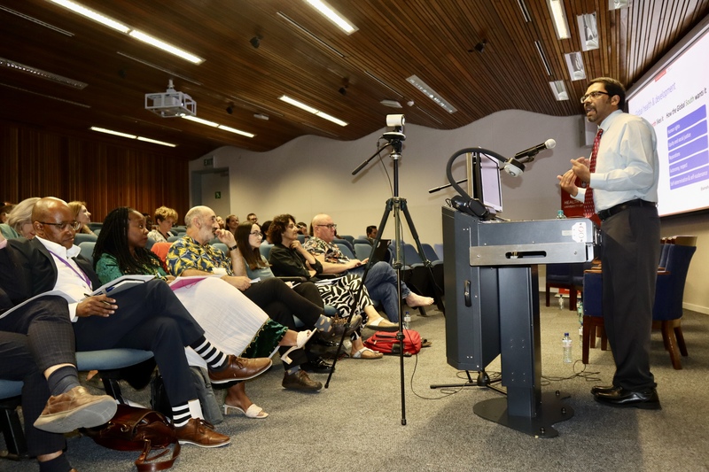 Professor Madhu Pai, Research Chair in Epidemiology and Global Health at McGill University in Canada, delivering his keynote address to UCT Health Sciences students and staff.