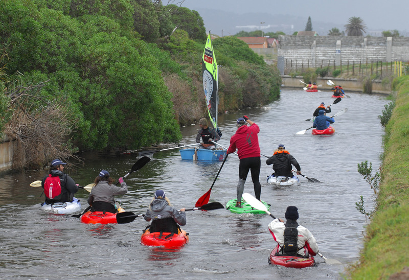 Greg Bertish, the celebrity guest at the Peninsula Paddle this year, was joined by 30 youngsters from the Steenberg and Grassy Park communities, which lie adjacent to the paddle route.