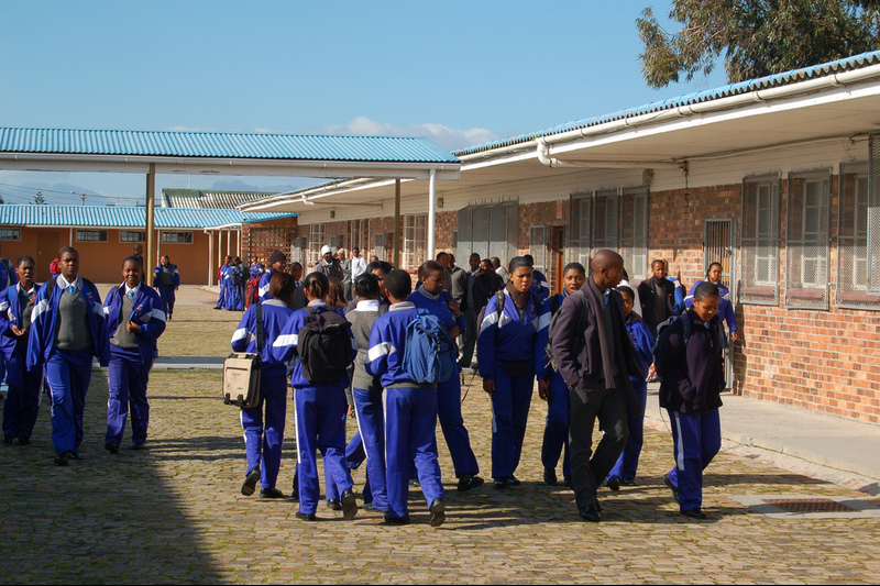 After learning that Fezeka Secondary School lacked academic support for its grade 11 learners, Dikakapa-Everyday Heroes stepped in to provide tutoring. Photo <a href="https://www.flickr.com/photos/teachandlearn/2843229765" target="_blank" style="font-weight: normal;">Teach and Learn</a>.