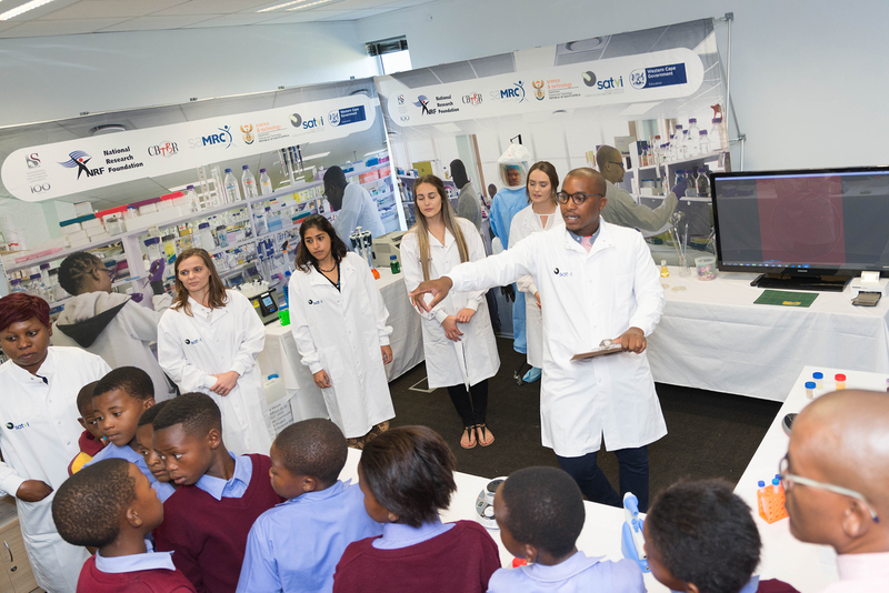 One of the “TB Under the Spotlight Science Engagement” exhibits gives learners the impression that they are in a laboratory.