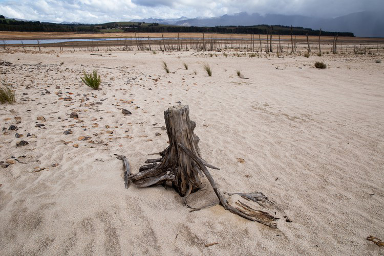 Theewaterskloof Dam during the height of the Cape Town water crisis on 24 April 2018. <strong>Photo</strong> Ashraf Hendricks.