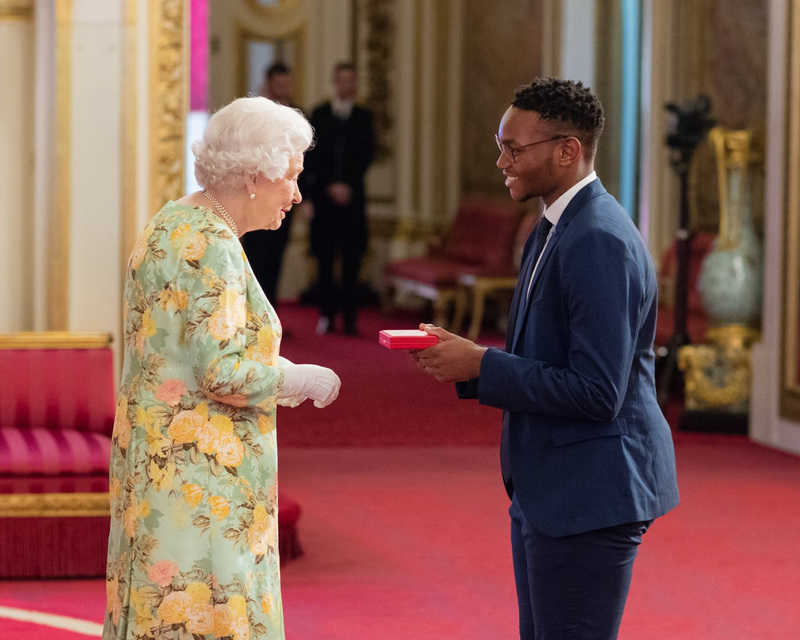 Thamsanqa Hoza receives his Queen’s Young Leader Award from Her Majesty the Queen at Buckingham Palace.