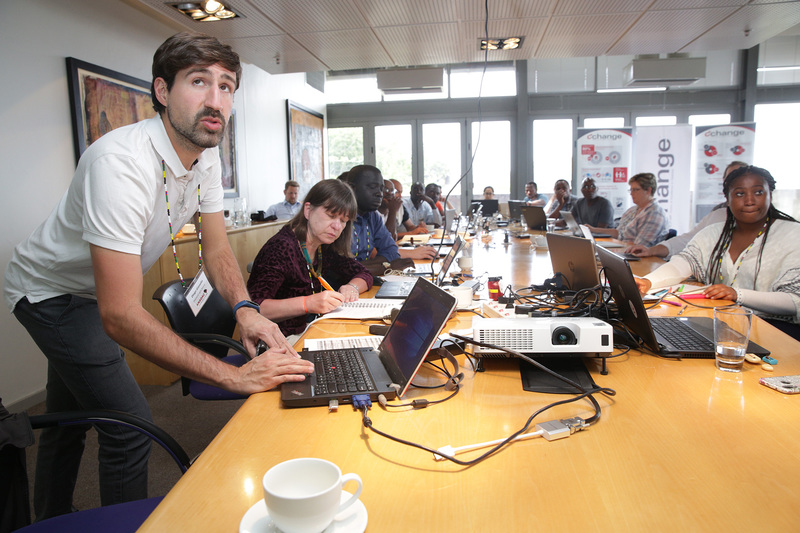Beamline scientist Diego Gianolio, from the UK’s national synchrotron Diamond Light Source, lectures the students during the workshop.