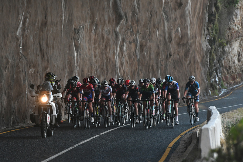 UCT cyclist Hayley Preen (far right) among the front 20 women vying for top spot on Chapman’s Peak Drive. <b>Photo</b> Brenton&nbsp;Geach.