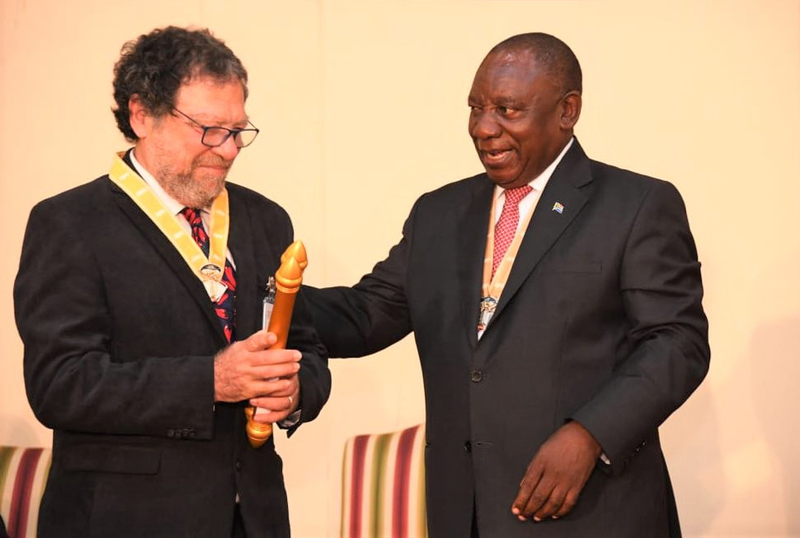 Emer Prof Ari Sitas, of the Re-Centring AfroAsia Project in the Faculty of Humanities, receives the Order of Mapungubwe from President Cyril Ramaphosa.