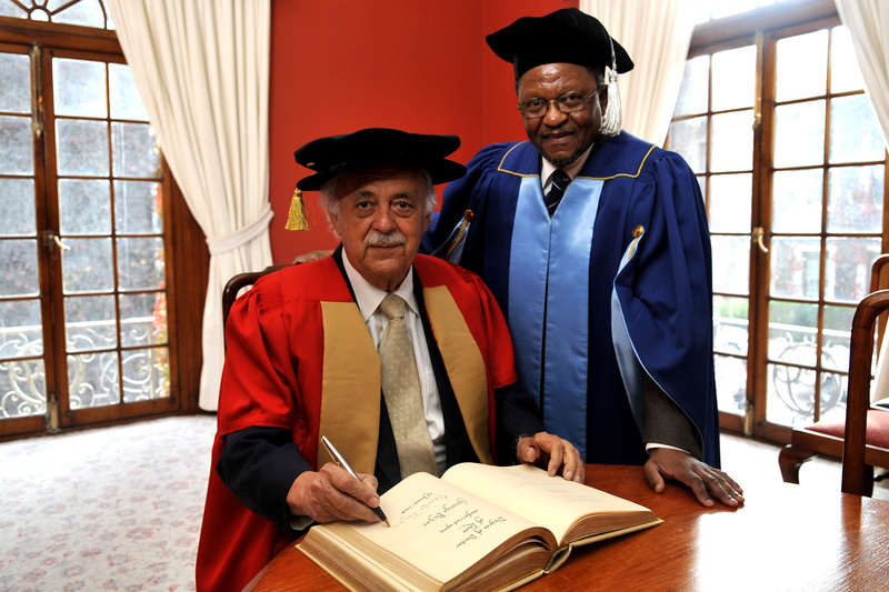 The late Advocate George Bizos with UCT’s former vice-chancellor, Professor Njabulo Ndebele.