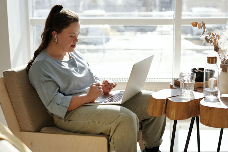 The think space is essentially a reading group exploring how inequalities and power disparities play out in higher education. <strong>Photo</strong> <a href="https://www.pexels.com/photo/girl-sitting-on-a-couch-using-a-laptop-4058219/" target="_blank">Cliff Booth / Pexels</a>.