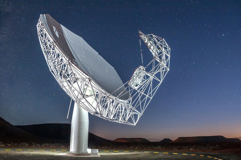 The discovery was made possible by the ingenuity of the MeerKAT telescope. <strong>Photo</strong> <a href="https://commons.wikimedia.org/wiki/File:MeerKAT_Radio_Telescope.jpg" target="_blank">Morganoshell / Wikimedia Commons</a>.