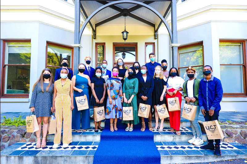 VC Prof Mamokgethi Phakeng (in pink mask) with Vice-Chancellor’s Scholarship recipients; top matriculants across the country who are now first-year students at UCT.