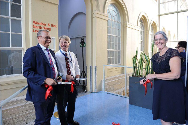 Dean of the FHS, Assoc Prof Lionel Green-Thompson; IDM acting director Prof Jonathan Blackburn; and DVC:&nbsp;Research and Prof Sue Harrison cut the ribbon to the new African Microscopy Initiative Imaging Centre.