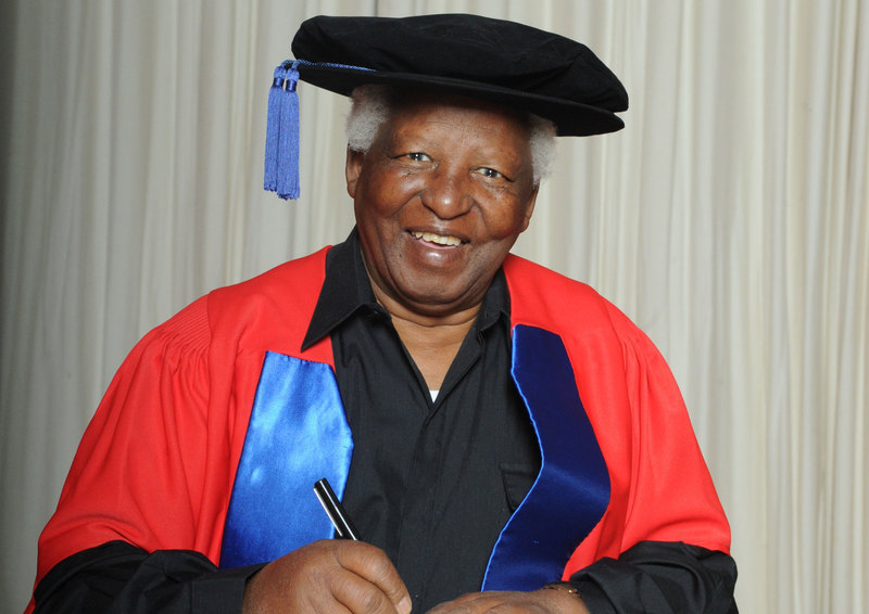 Peter Magubane received a doctorate in literature (honoris causa) from UCT in 2010. Here he signs UCT’s Golden Book. 
