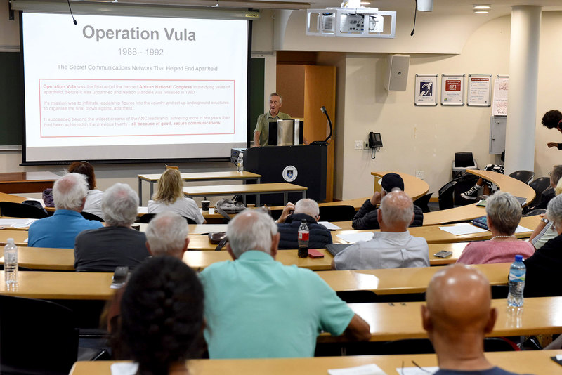 Tim Jenkin delivers his Summer School lecture. 