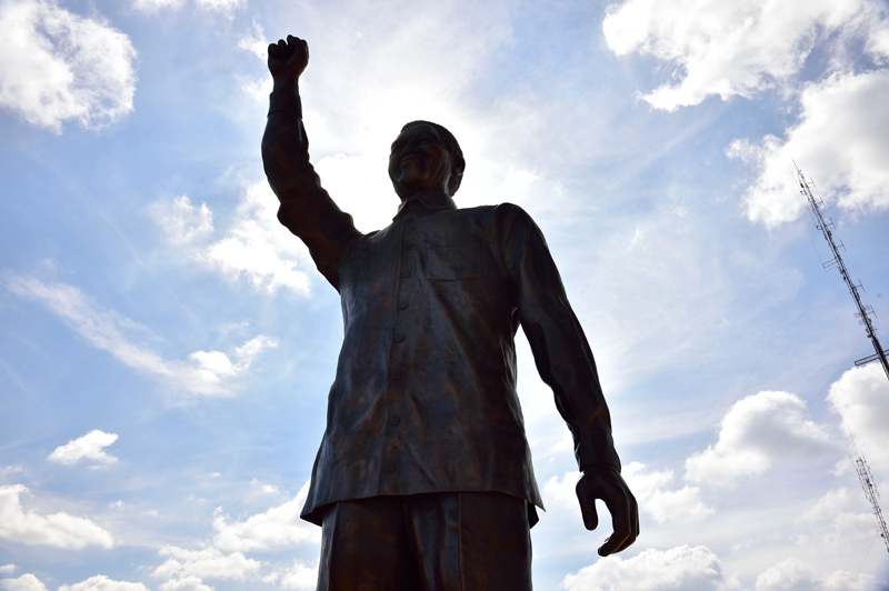 The auction promoted many personal items, as well as the key to Mandela’s cell on Robben Island, which was expected to fetch £1 million.